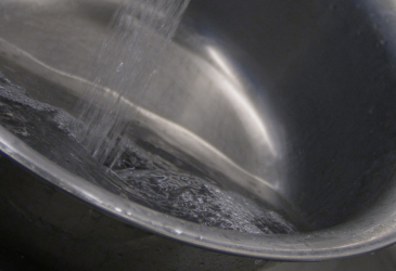 Kaviarverarbeitung Wässern