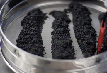 Kaviarverarbeitung abtropfen